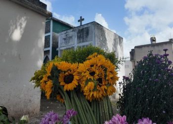 Cementerios se preparan para recibir miles de visitantes por el Día de las Madres