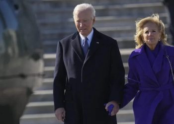 Trump critica a Jill Biden por no ayudar a su esposo cuando creyó que sufría un derrame