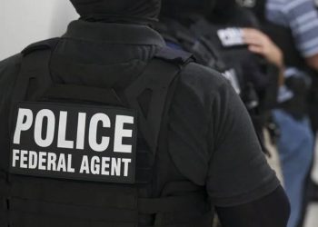 El estado de Nueva York prohíbe a ICE actuar en escuelas e iglesias sin orden judicial