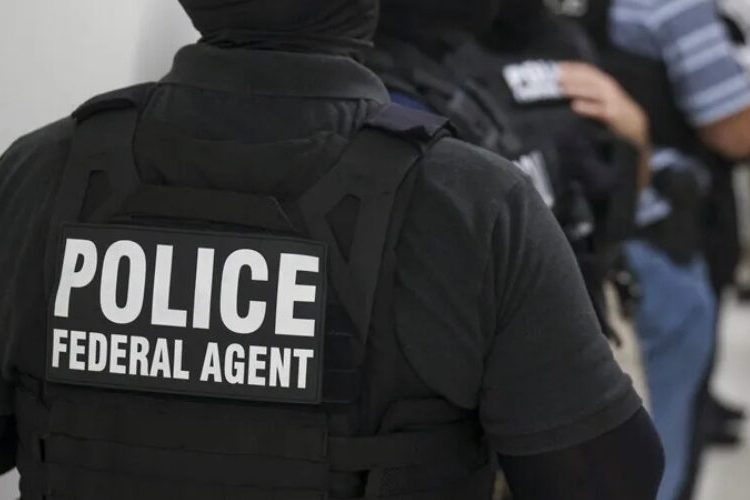 El estado de Nueva York prohíbe a ICE actuar en escuelas e iglesias sin orden judicial