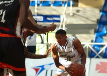 Titanes vencen a Marineros con debut de Richard Bautista