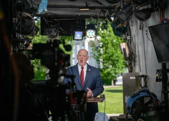 El ICE moviliza a miles de agentes para retomar la promesa de las deportaciones masivas de Trump