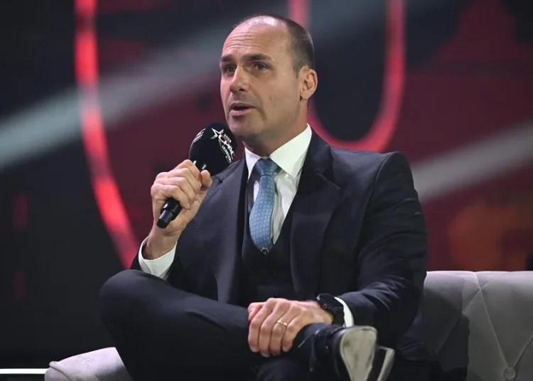 La Fiscalía de Brasil pide condenar a un hijo de Jair Bolsonaro por coacción a los jueces