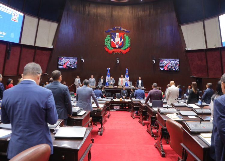 Diputados aprueban proyecto que permitiría multas, arrestos y cierres durante estados de emergencia