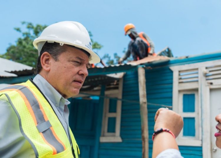 Mivhed inicia reparación de viviendas en La Isabela