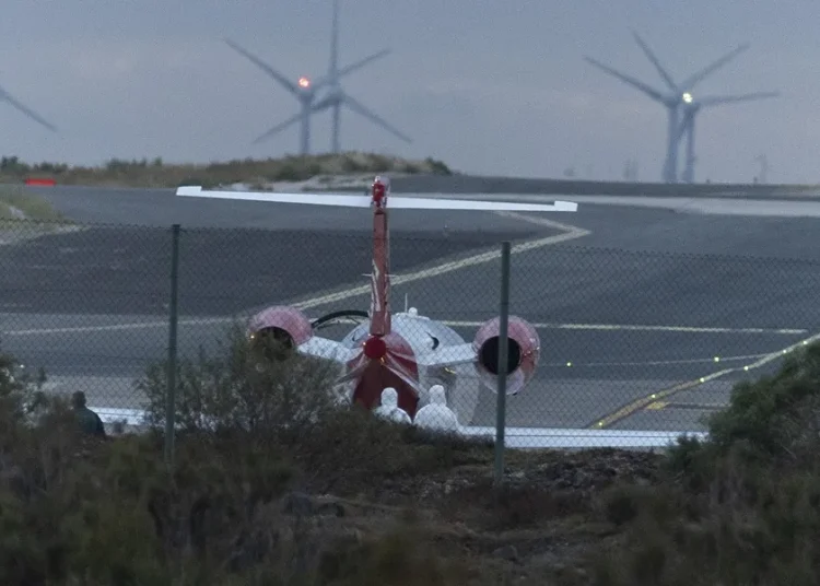 Despega el avión militar que lleva a los afectados por hantavirus a Madrid