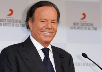 Julio Iglesias demandará a Yolanda Díaz por injurias y calumnias