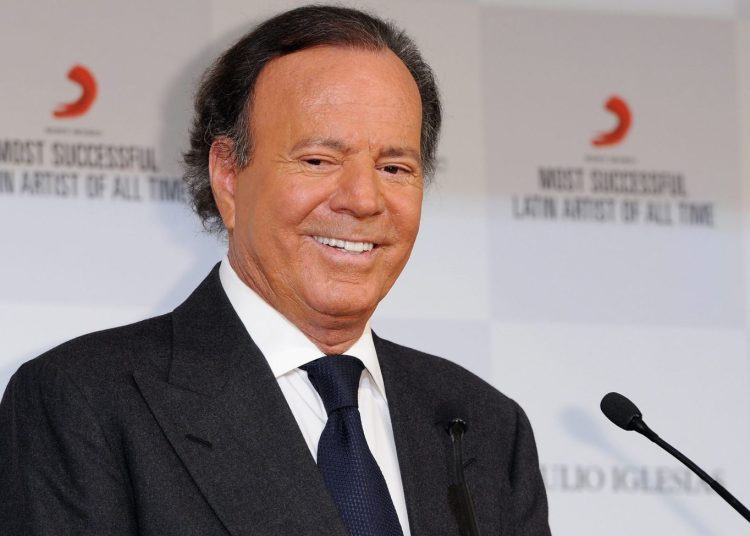 Julio Iglesias demandará a Yolanda Díaz por injurias y calumnias