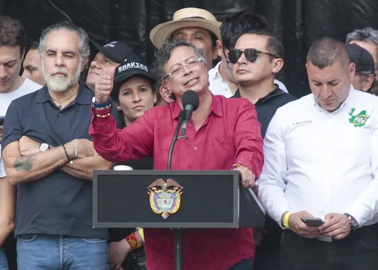 Petro invita a los colombianos a apoyar con su firma la convocatoria a una asamblea constituyente