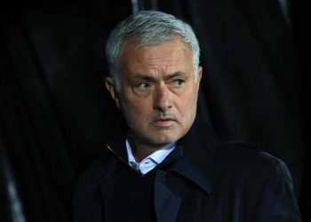 Mourinho niega contactos con el Real Madrid y reafirma su compromiso con Benfica