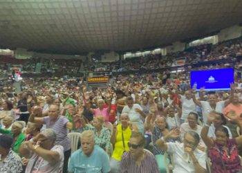 Krisppy desata euforia en multitudinaria celebración del Día de las Madres que realiza el gobierno en