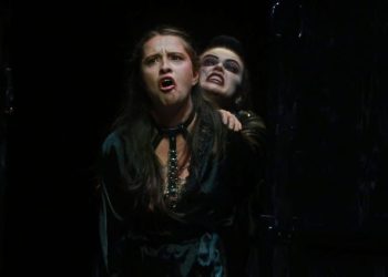 La Casa de Bernarda Alba abre con fuerza y ovaciones el Festae 2026