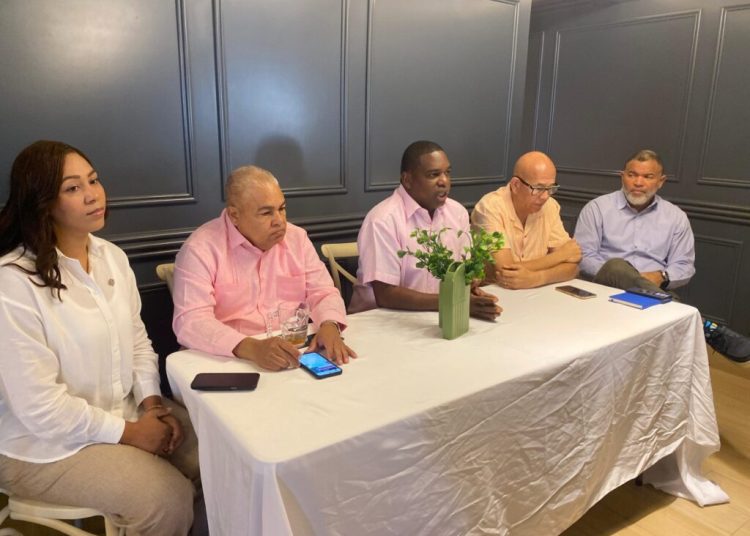 Abadina se reúne con expresidentes y delegados de clubes por la versión 50 del TBS Distrito
