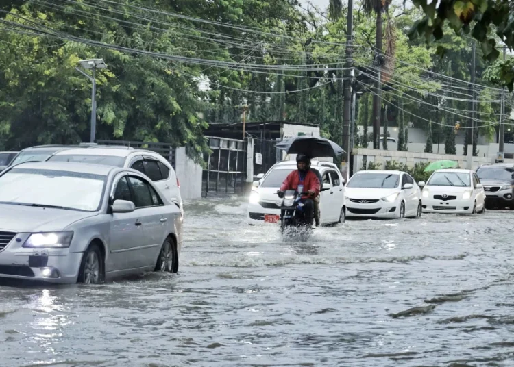 Indomet prevé aguaceros aislados en el interior y temperaturas calurosas este sábado