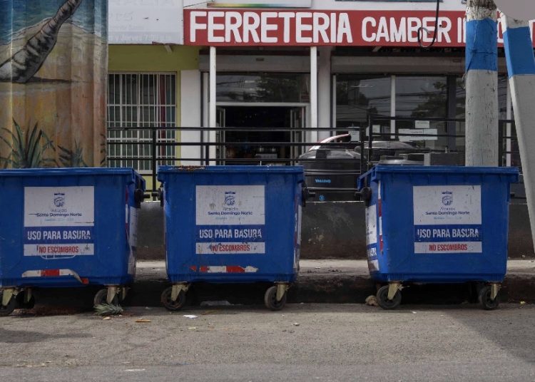 Ayuntamiento de Santo Domingo Norte coloca 150 contenedores para enfrentar crisis de basura