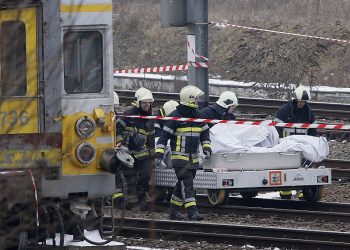 Al menos cuatro muertos en la colisión entre un minibús escolar y un tren en Bélgica