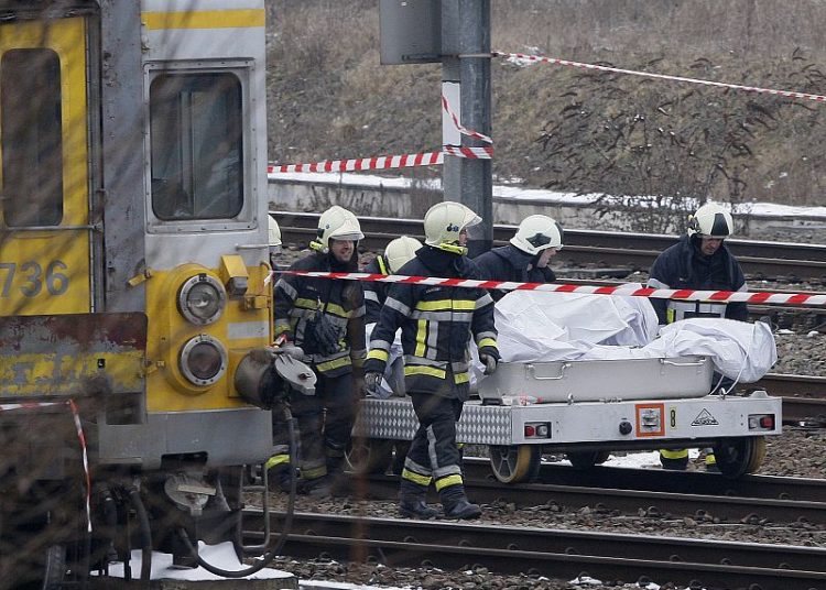 Al menos cuatro muertos en la colisión entre un minibús escolar y un tren en Bélgica