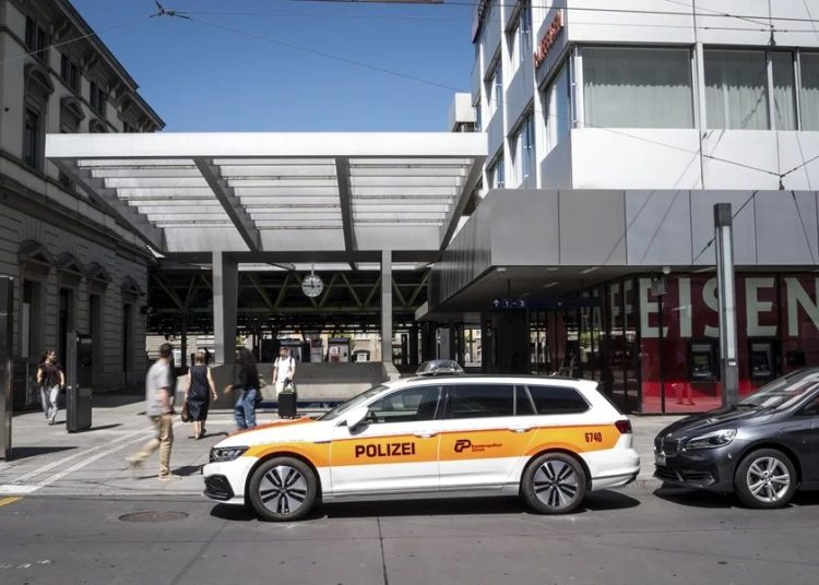 Tres personas heridas en ataque con arma blanca en una estación de tren en Suiza