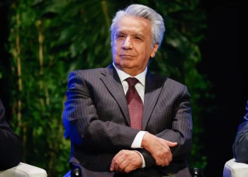 El expresidente de Ecuador Lenín Moreno niega sobornos y acuerdos con el Gobierno de Noboa