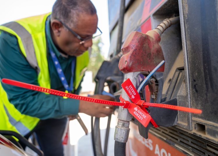 MICM y CECCOM cierran 3 estaciones de combustibles en Azua y Montecristi