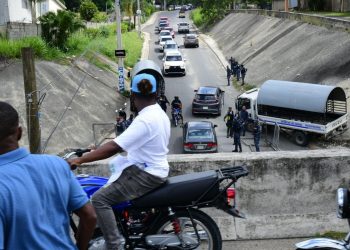 Comunitarios de Pedro Brand afectados por bombas lacrimógenas durante manifestación