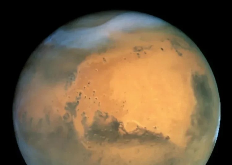 La NASA usa la gravedad de Marte para acelerar una sonda que estudia el origen de la Tierra