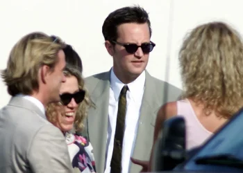 Condenan a tres años y cinco meses de prisión al asistente de Matthew Perry por su muerte