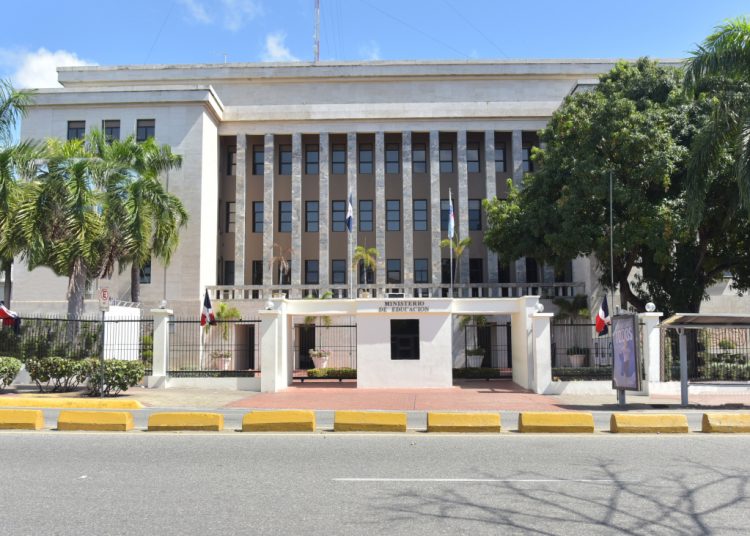 Uso regulado de celulares en escuelas recibe respaldo de comunidad educativa y familias
