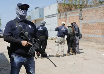 Colectivos de búsqueda en México hallan una fosa clandestina con 60 bolsas con restos humanos