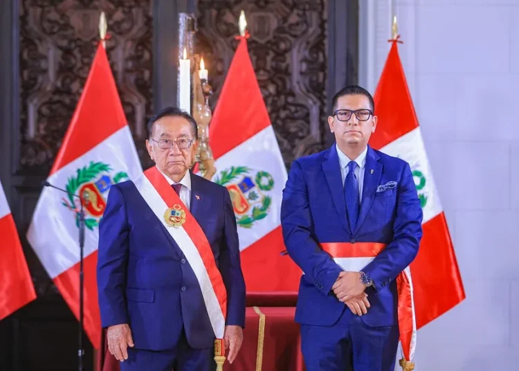 El presidente de Perú cambia al ministro de Trabajo tras denuncias vinculadas a Pedro Castillo