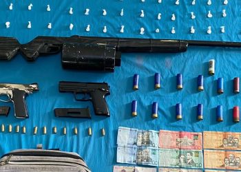 DNCD incauta drogas, armas y detiene dos personas en operativos en San Cristóbal