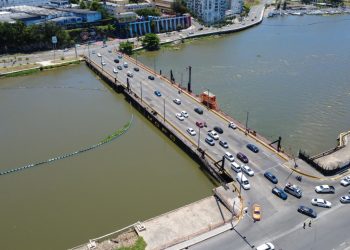 Cerrarán puente flotante este sábado por dos horas para permitir paso de embaración