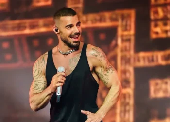 Ricky Martin reanuda concierto en Montenegro tras ser interrumpido por lanzamiento de gas lacrimógeno