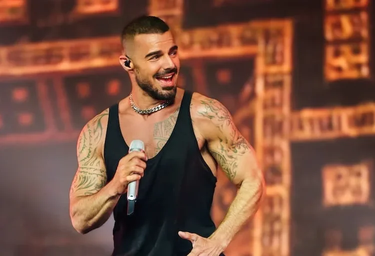 Ricky Martin reanuda concierto en Montenegro tras ser interrumpido por lanzamiento de gas lacrimógeno