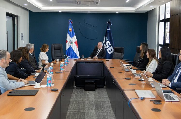 RD marca un hito regional en inclusión financiera al adoptar el WE Finance Code