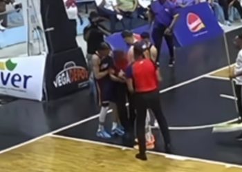 Árbitro se desmaya en pleno partido entre Héroes de Moca y Reales de la Vega