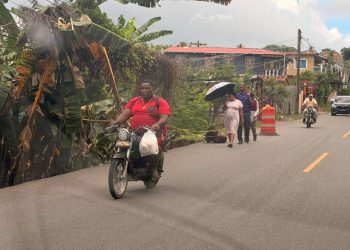 Derrumbe en carretera del sector Honduras, Santa Bárbara de Samaná, representa peligro latente para la població