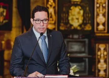 Sigmund Freund llama a oposición a analizar propuesta de reducción al presupuesto de partidos