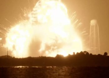 Un cohete de Blue Origin explota en Florida durante una prueba previa a su lanzamiento