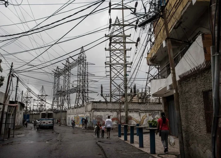 Venezuela realiza “maniobras” para estabilizar el sistema eléctrico ante un “hito de demanda”