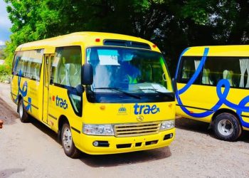 Conductor de transporte escolar es agredido por motoconchistas frente a estudiantes en Café de Herrera