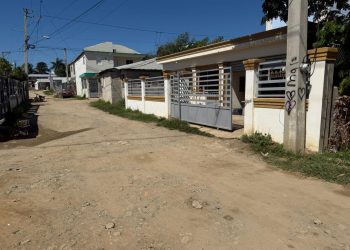 Violencia que dejó niña herida con casco de botella en Santiago; vecinos atribuyen hecho a robos reiterados en el sector