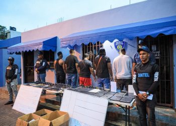 Policía desmantela estructura clandestina vinculada a estafas cibernéticas en SDN; 25 detenidos y equipos ocupados
