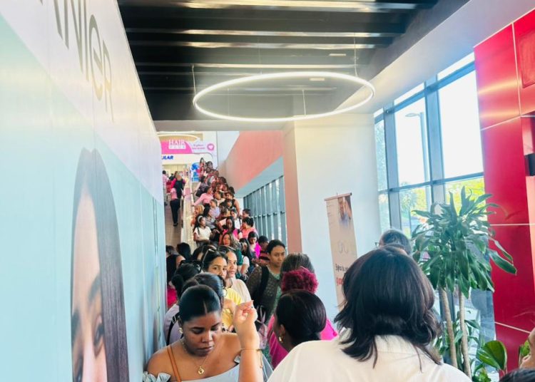 Cientos abarrotan Hipermercados Olé en el lanzamiento del Beauty Fest Olé 2026