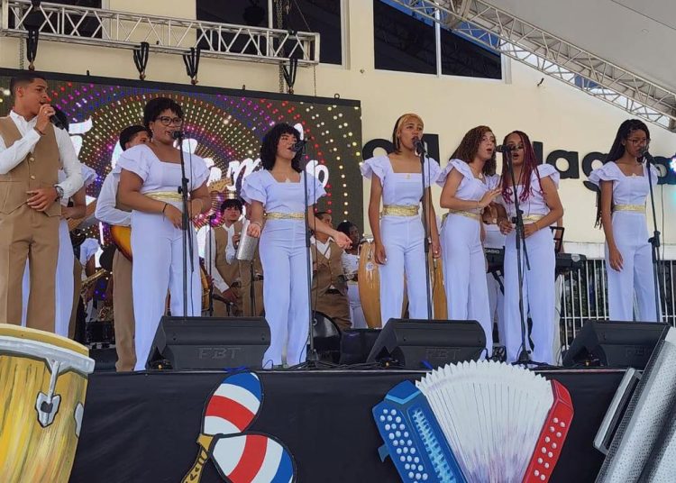 Gala Regional Travesías del Arte en Nagua resalta identidad y talento estudiantil
