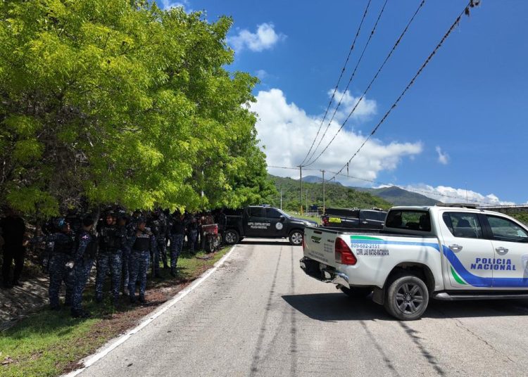 Restringen paso hacia la Presa de Sabaneta por marcha contra la minería en San Juan