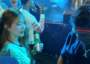 Bibi dándolo todo en el Block Party de Planeta Alofoke con una cerveza República en la mano