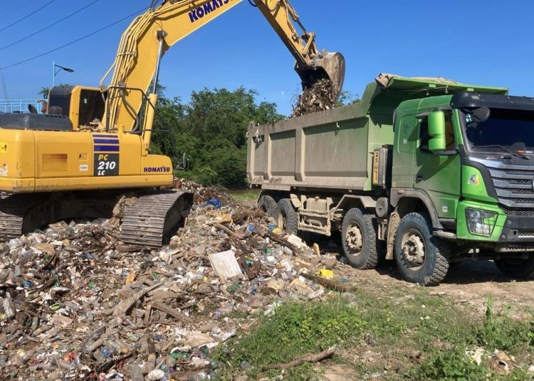 Alcaldía de Santiago retira 148.59 toneladas de basura del canal Monsieur Bogaert en La Otra Banda