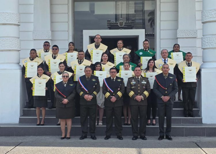 Ministerio de Defensa y UNADE logran hito internacional con graduación en Derechos Humanos en Guatemala