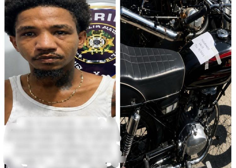 Policía apresa a “Jenki” y recupera motocicleta reportada como robada en Ensanche Ozama